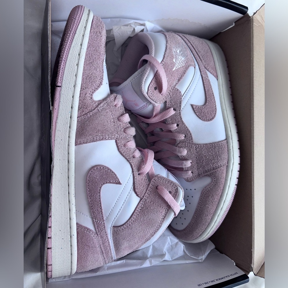 MEN’S Nike Air Jordan 1 Mid SE 'Legend Pink'